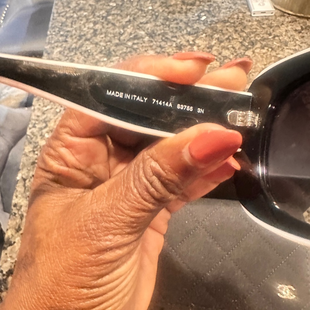 Chanel sunglasses - Picture 3 of 3
